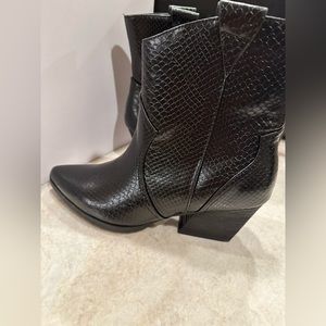 New never worn Dolce vita booties